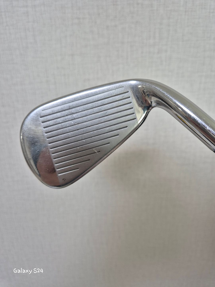 테일러메이드 올뉴 m2 좌타아이언 세트입니다 이미지