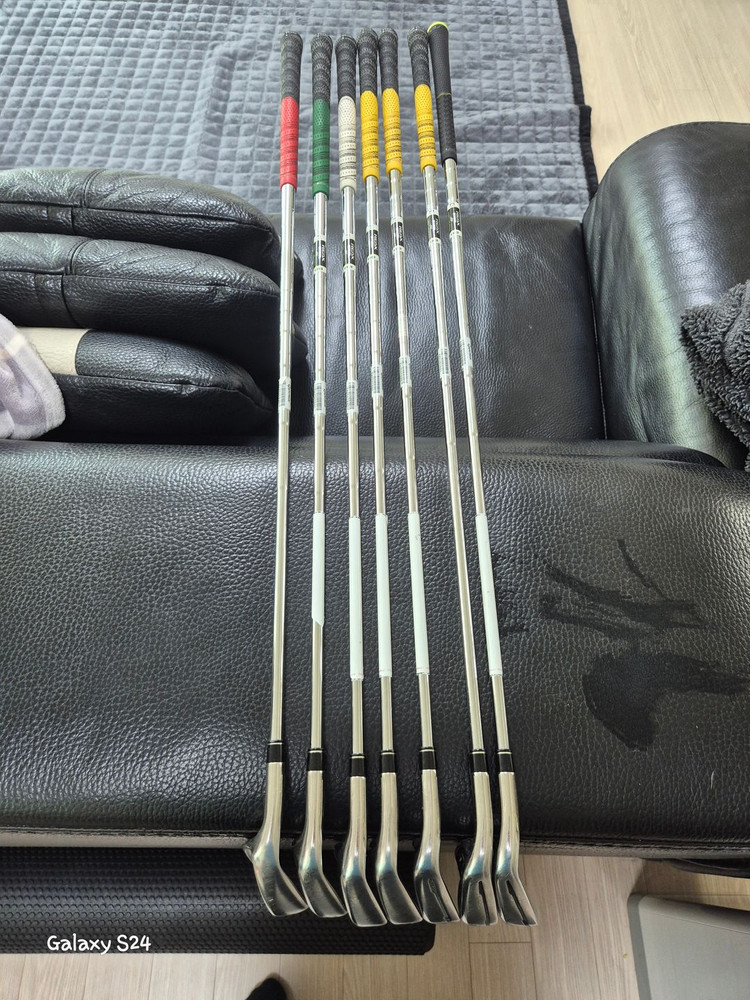 테일러메이드 올뉴 m2 좌타아이언 세트입니다 이미지