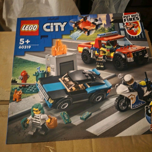 레고 시티 60319 소방 구조반과 경찰 추걱대 미개봉 팝니다