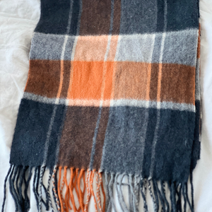 캐시미어 100프로 목도리 이태리 것이었는데 택이 없어요. 직접 만져보시면 보통 직관적으로 아시죠 이정도 질이면요.