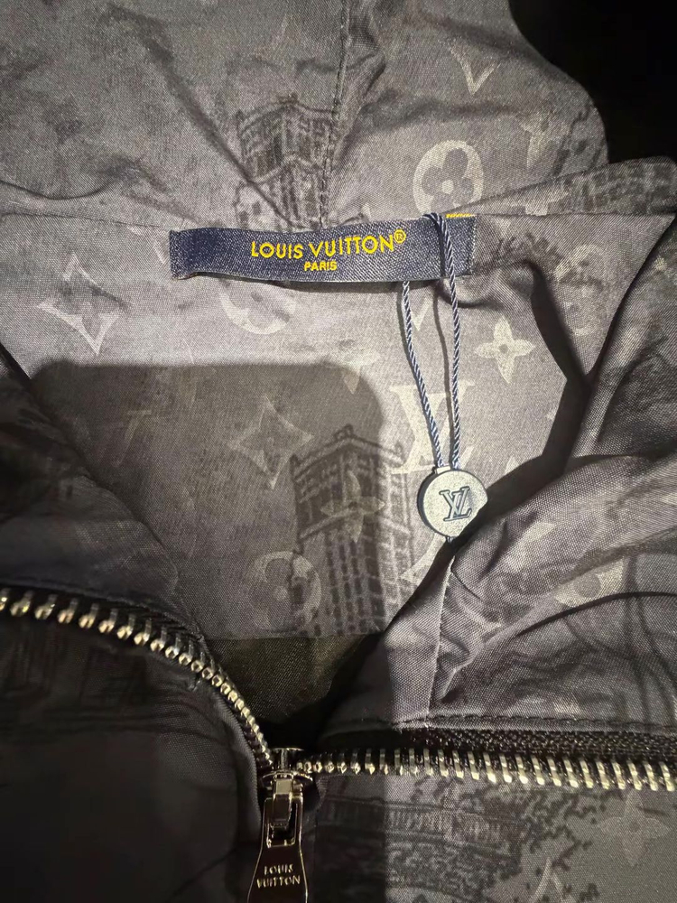 [루이;비통] 새상품 / 바람막이 점퍼 / 약 110 사이즈 오버핏--2