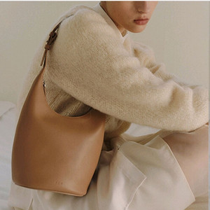 로서울 어라운드 미니 호보백 살몬 카라멜 색상