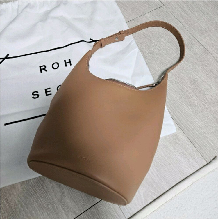 로서울 어라운드 미니 호보백 살몬 카라멜 색상--2