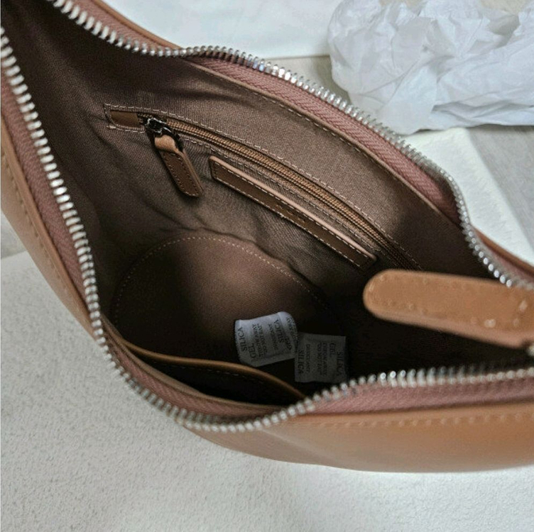 로서울 어라운드 미니 호보백 살몬 카라멜 색상--3