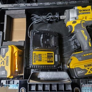 디월트 20v 충전임팩렌치 DCF922 A급 팝니다