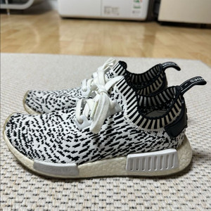 아디다스 여성 노마드 R1 프라임니트 사시코 팩 이지부스트 스니커즈 S급 화이트 사이즈 240 팝니다