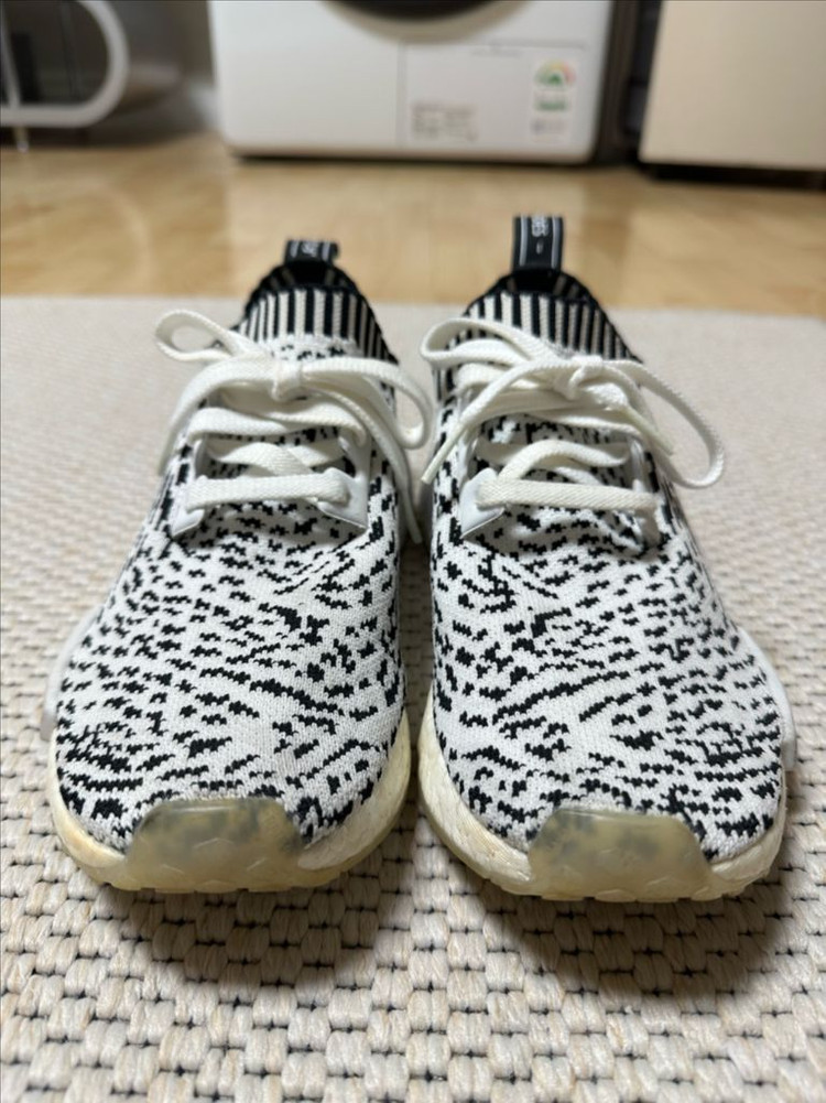 아디다스 여성 노마드 R1 프라임니트 사시코 팩 이지부스트 스니커즈 S급 화이트 사이즈 240 팝니다--1