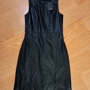 <명품, 새상품> 알마니 민소매 원피스 (여성 44사이즈)