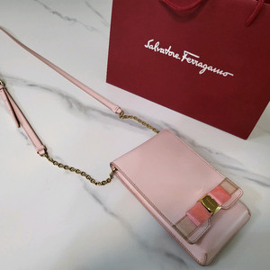 페라가모 바라 핸드폰백