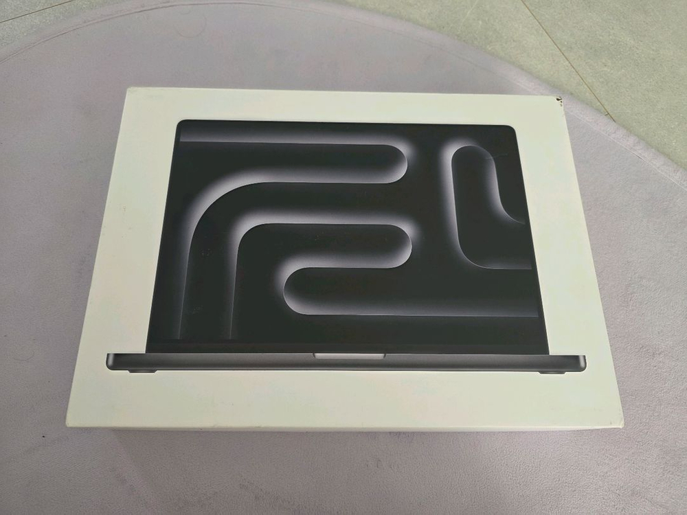 [신품급] 맥북프로16인치 M4Pro(14코어) 24기가 1테라 블랙--1