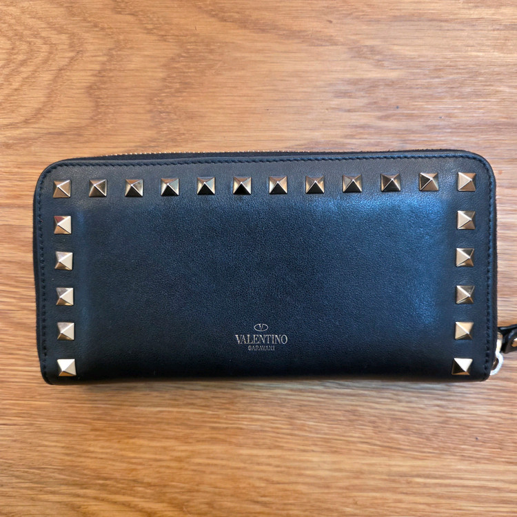 [새상품급] 발렌티노 락스터드 블랙 장지갑--1