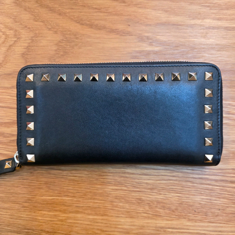 [새상품급] 발렌티노 락스터드 블랙 장지갑--2