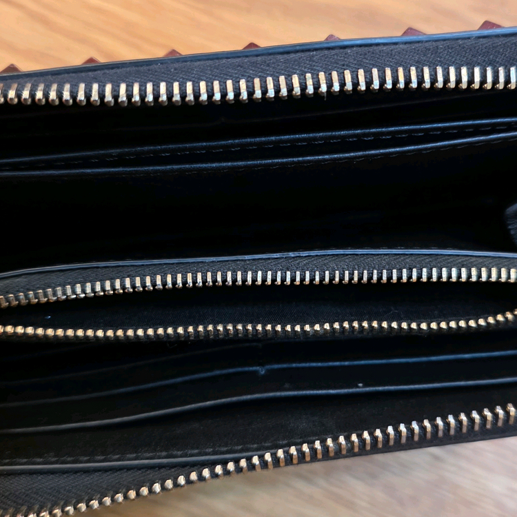 [새상품급] 발렌티노 락스터드 블랙 장지갑--4