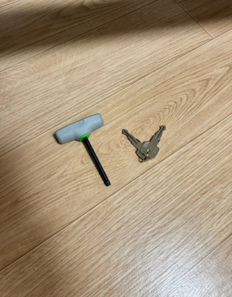 ( THULE ) 툴레 754풋+블랙 윙바(130cm)가로바 팝니다.--3