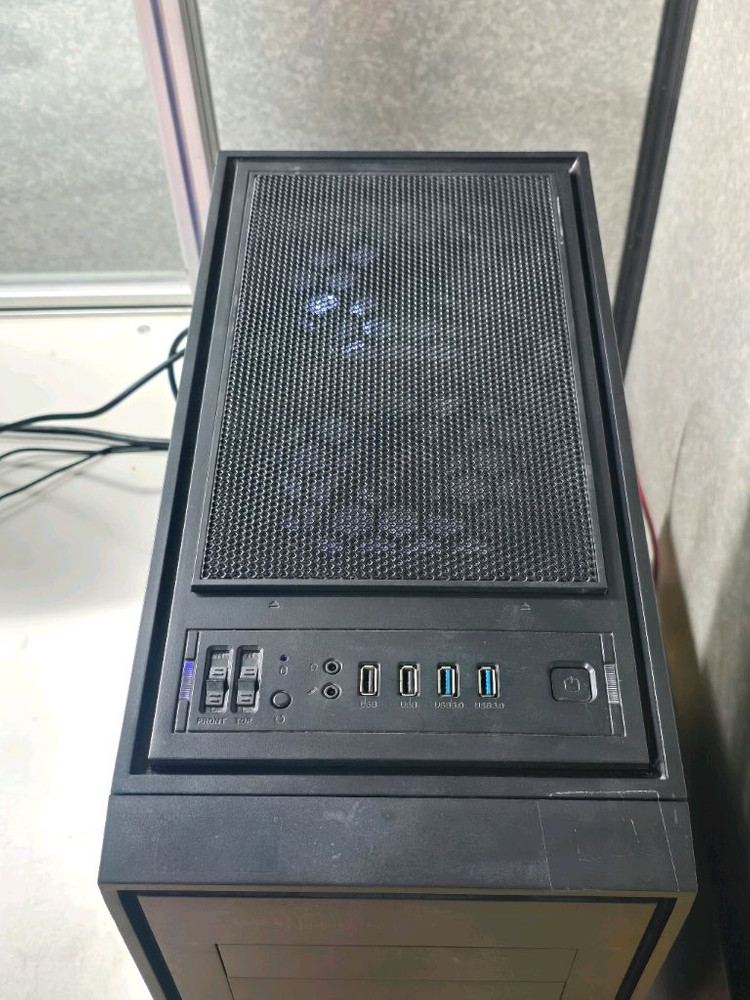 Intel Core i7-8700K CPU GTX 1080 게이밍 PC 이미지