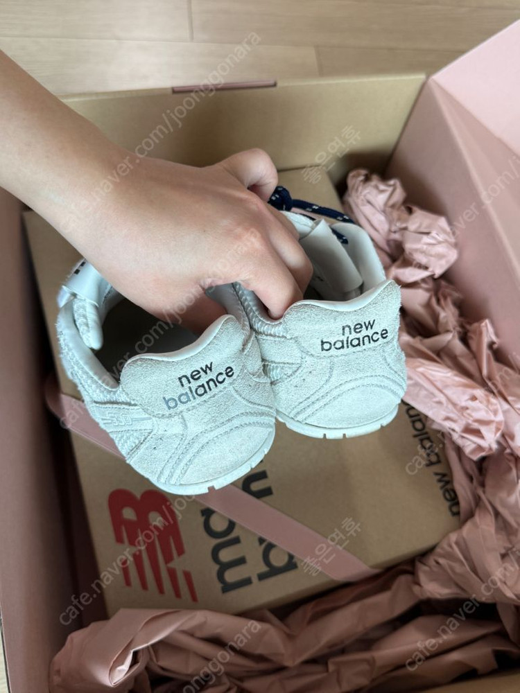 미우미우 뉴발란스 스웨이드 및 메쉬 스니커즈--1