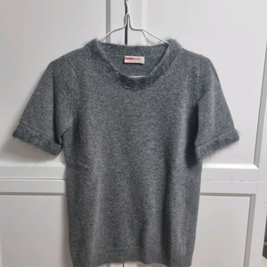 정품 프라다 그레이 반팔 캐시미어 니트 40사이즈 prada