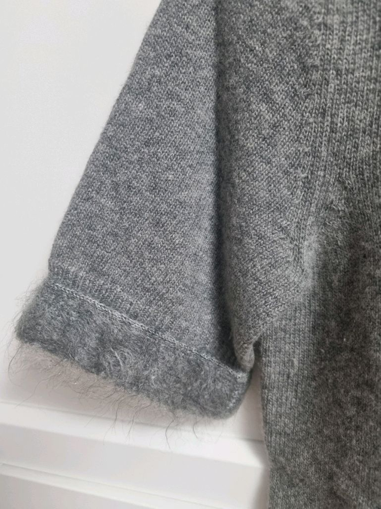 정품 프라다 그레이 반팔 캐시미어 니트 40사이즈 prada--4