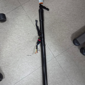 올뉴카니발 (더뉴) 리어쇼바 트렁크 전동쇼바 81770-A9100 / 81770A9100 (중고) 이미지