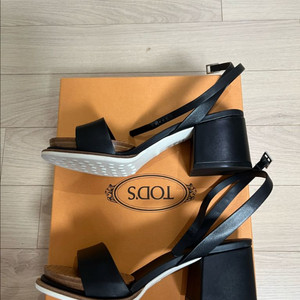 Tods 샌들 34.5 사이즈 블랙 색상