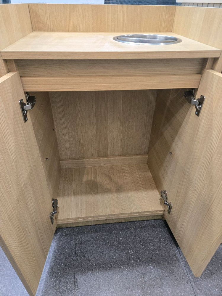 카페 음식점 혹은 사무실 서비스 테이블 또는 셀프바 하부장 (쓰레기 버리는곳 + 수납)--1