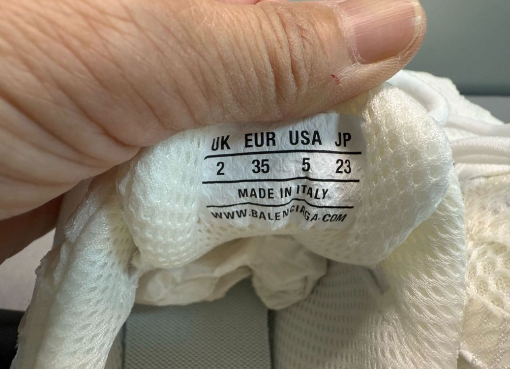 정품)발렌시아가 팬텀 스니커즈 화이트230 정가1,699,000--3