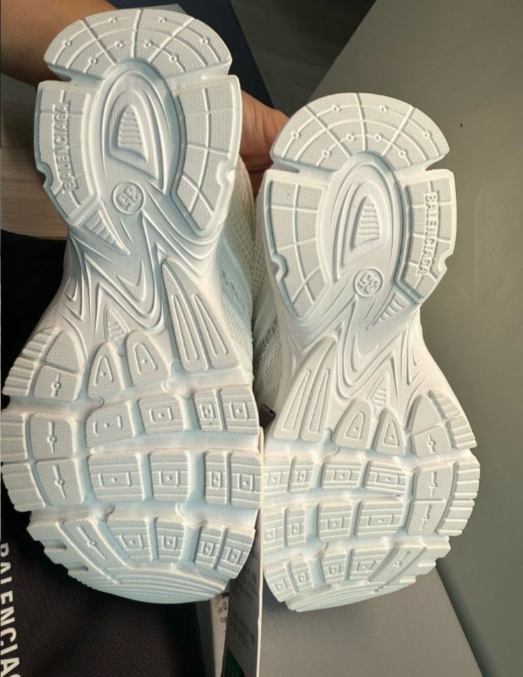 정품)발렌시아가 팬텀 스니커즈 화이트230 정가1,699,000--4