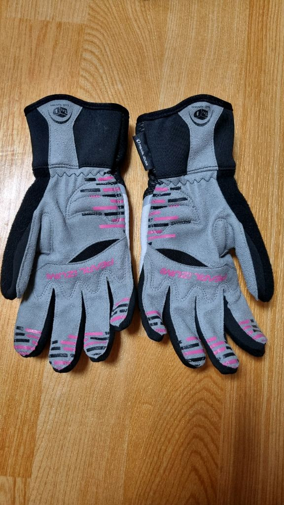 펄이즈미 동계 자전거 용품 팝니다. 동계 슈커버, 장갑--1