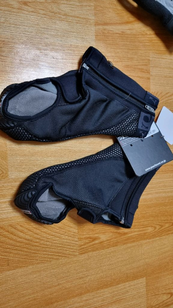 펄이즈미 동계 자전거 용품 팝니다. 동계 슈커버, 장갑--4