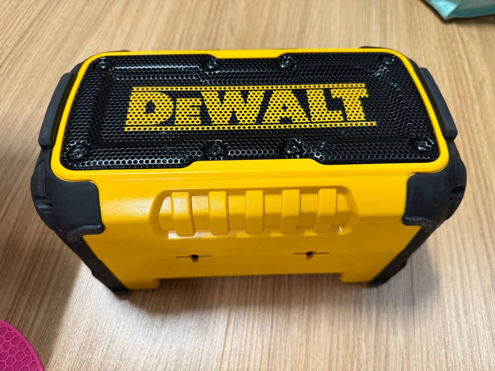 디월트 블루투스 스피커 이미지