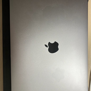 맥북프로 13 2020 i5 / 8GB / 256GB 매직바ㅇ 상태좋음