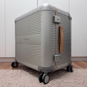 [실사용1회] 로우로우 R 트렁크 알루미늄 캐리어 (24인치/91리터/실버)