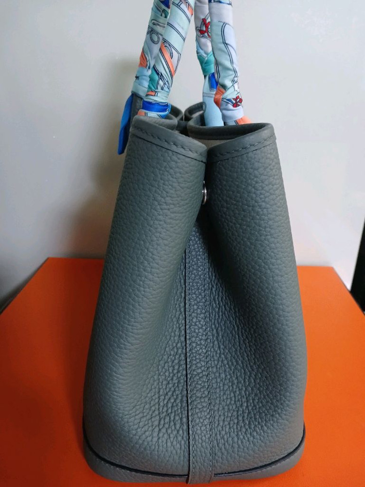 가든파티30 눈물자국 베르트아망드 이미지