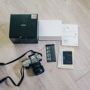 후지 X-t5 미러리스 카메라 + 17-55mm 렌즈 세트