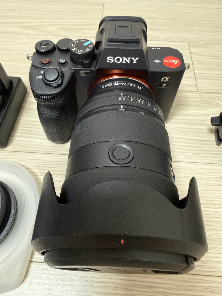 소니 A7M4 + 2470GM2(금계륵2) 풀세트 팝니다--1