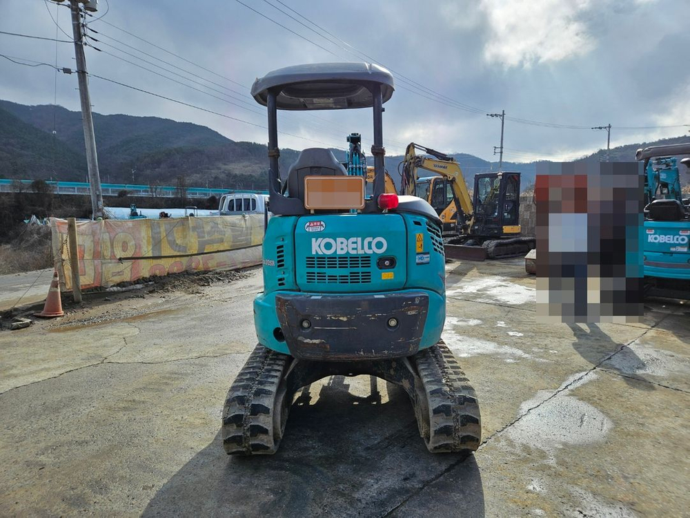 코벨코 3톤 중고 미니굴삭기 코집게 장착 2020년 SK30 이미지