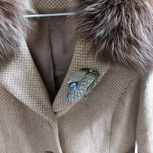 공방에서 수작업으로 만든 브로치 입니다