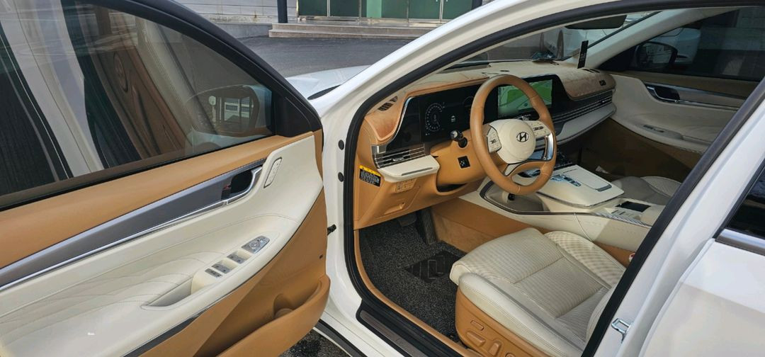 더뉴그랜저 3.3 캘리그래피 완풀입니다.--2