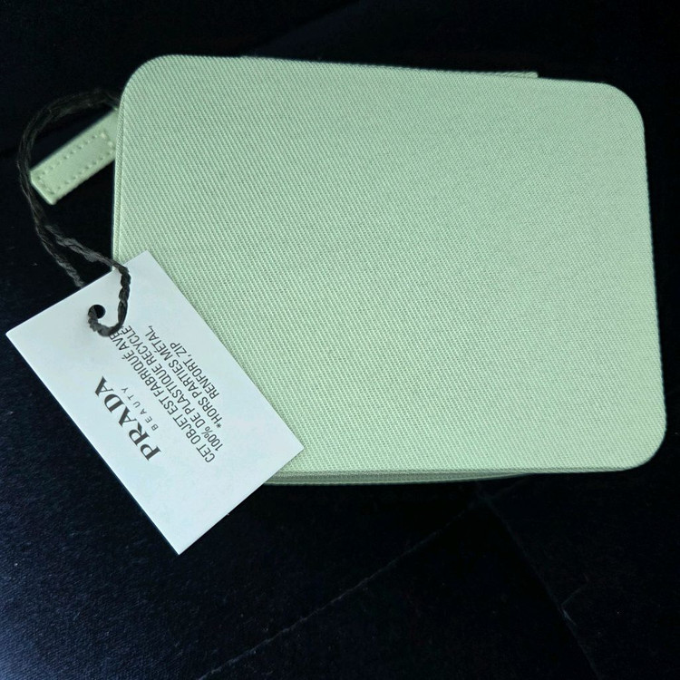 프라다 뷰티 미니 파우치 새것--1