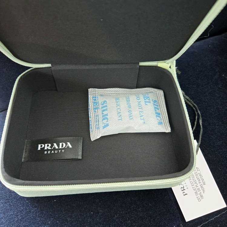 프라다 뷰티 미니 파우치 새것--2
