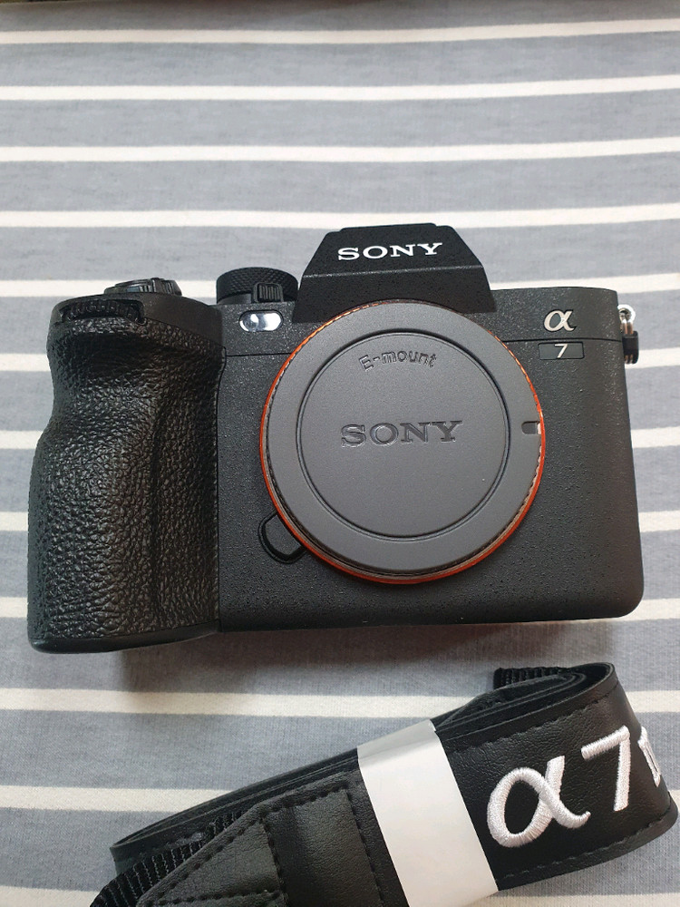 소니 A7M4 팝니다.--1