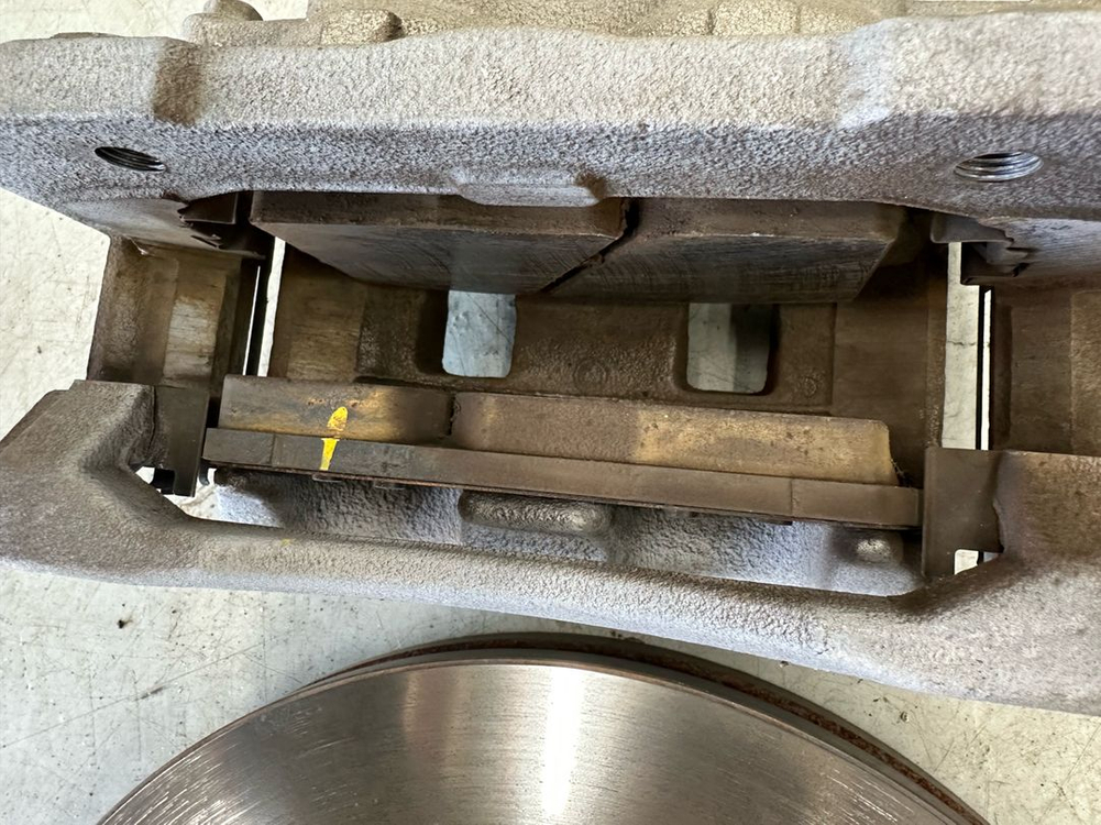 카니발 ka4 하이브리드 순정브레이크--1