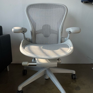 허먼밀러 뉴 에어론 베이직 체어 정품 이미지