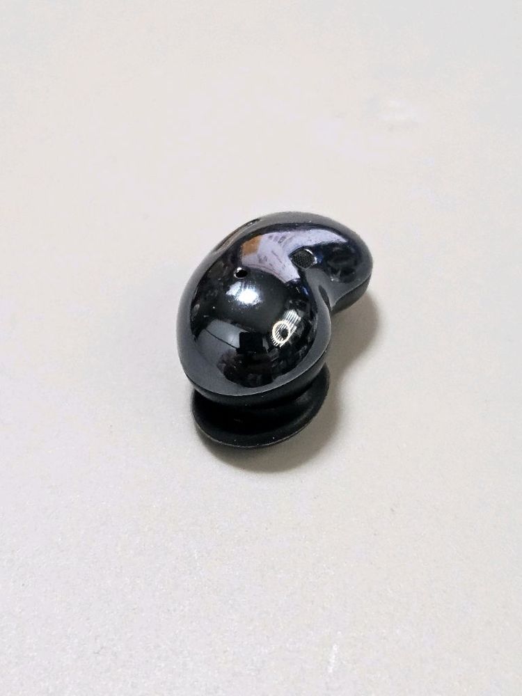 버즈라이브 블랙 왼쪽 이미지