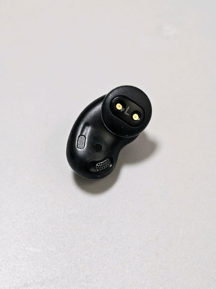 버즈라이브 블랙 왼쪽 이미지