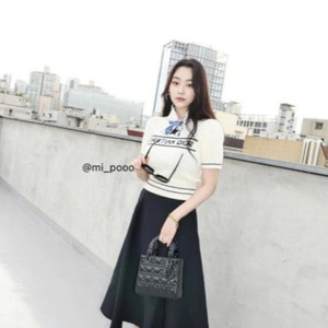 [정품] 디올 별 반팔 퍼프 니트 아이보리 색상