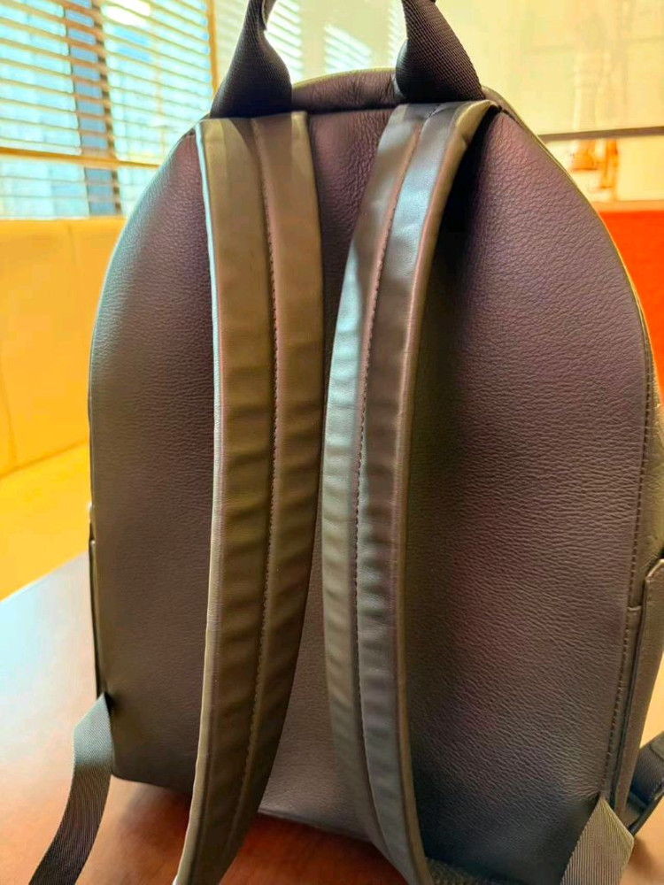 루이 비통 디스커버리 백팩--3