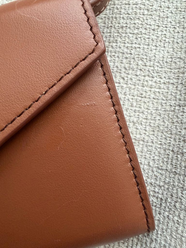 미우미우 가죽 숄더 지갑 카드지갑--2