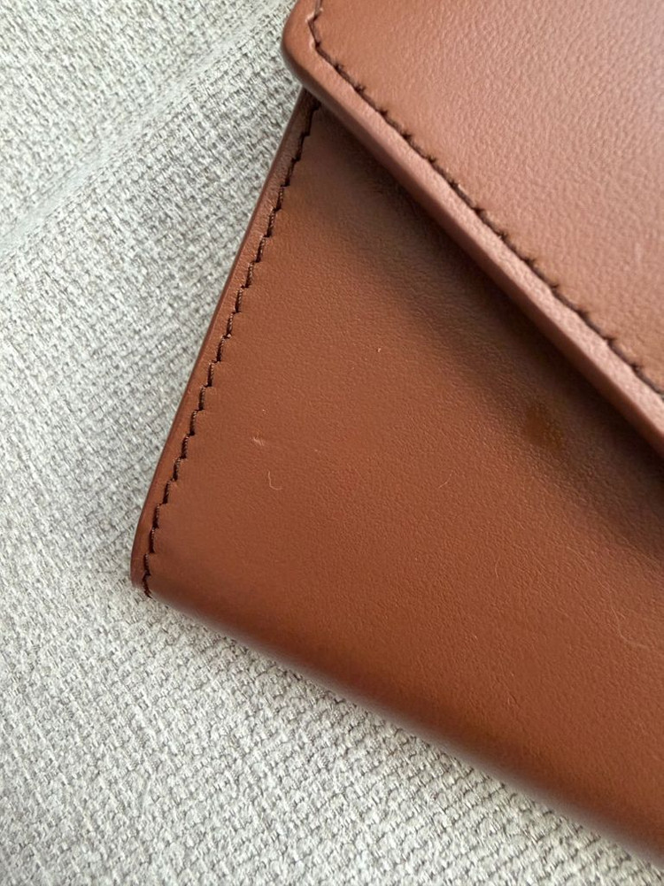 미우미우 가죽 숄더 지갑 카드지갑--3