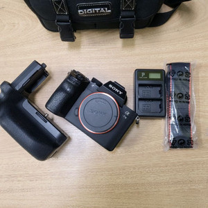 a7m3 5천컷대민트급 바디판매합니다 풀박스구성입니다